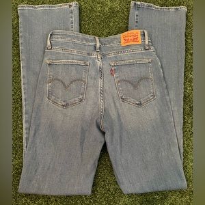 Levi high rise bootcut size 28